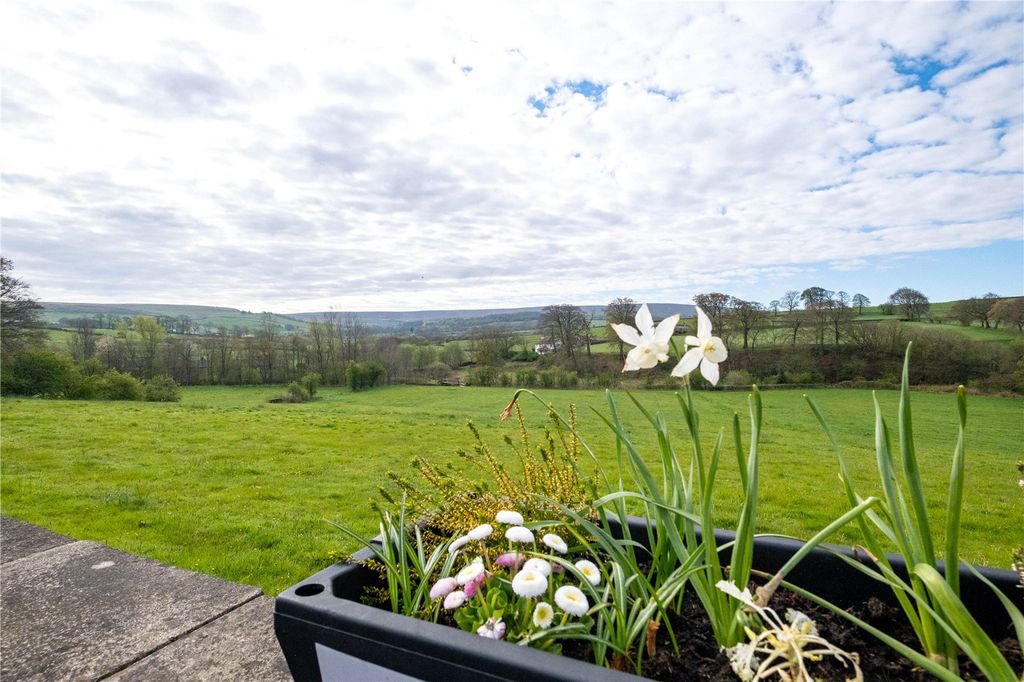 Property photo 2 of 18 View To Front