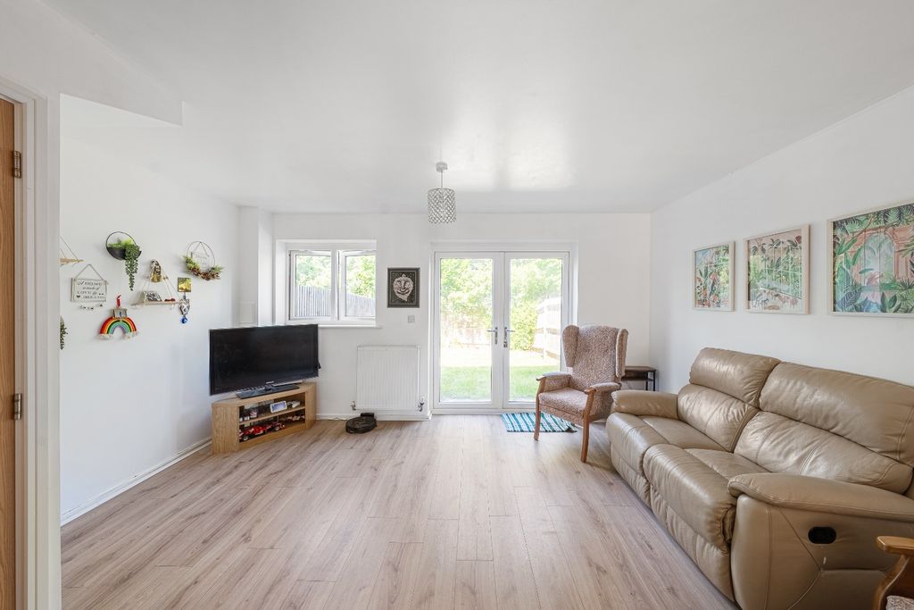 Property photo 2 of 16 5067702