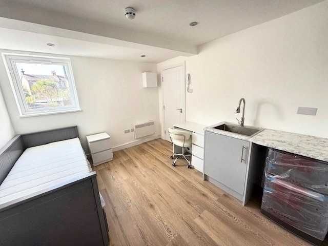 Property photo 3 of 7 Bedroom 1