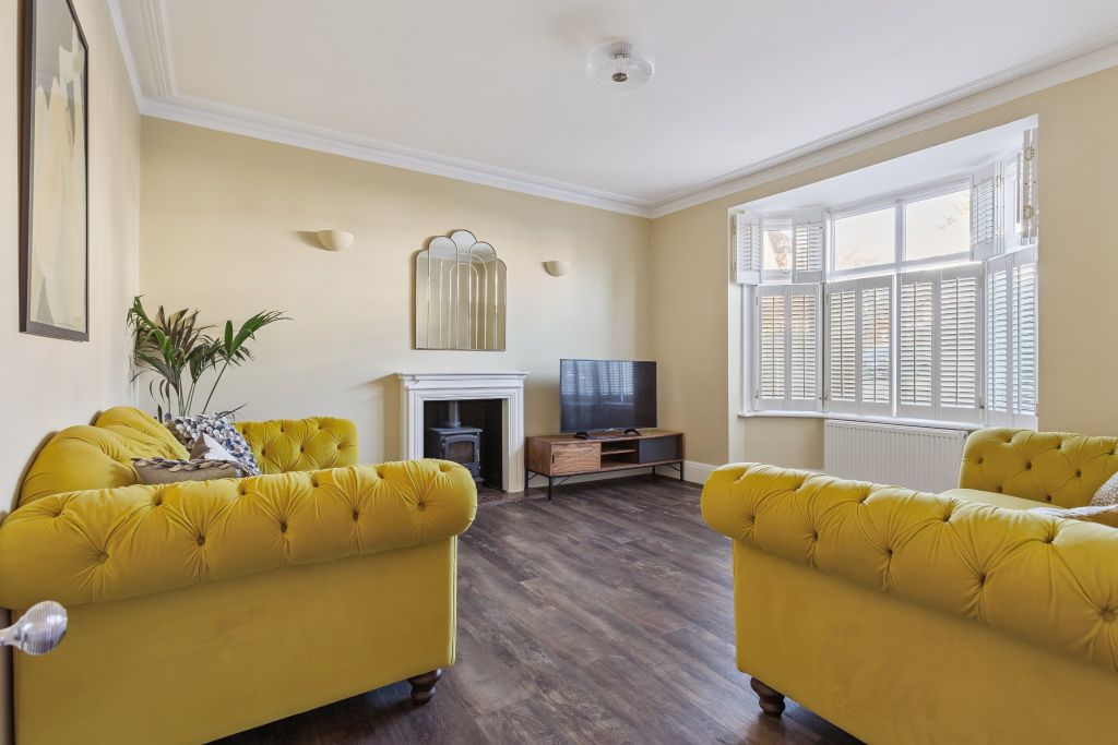 Property photo 2 of 17