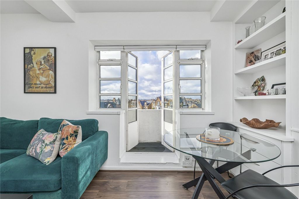 Property photo 3 of 16 Picture No. 27