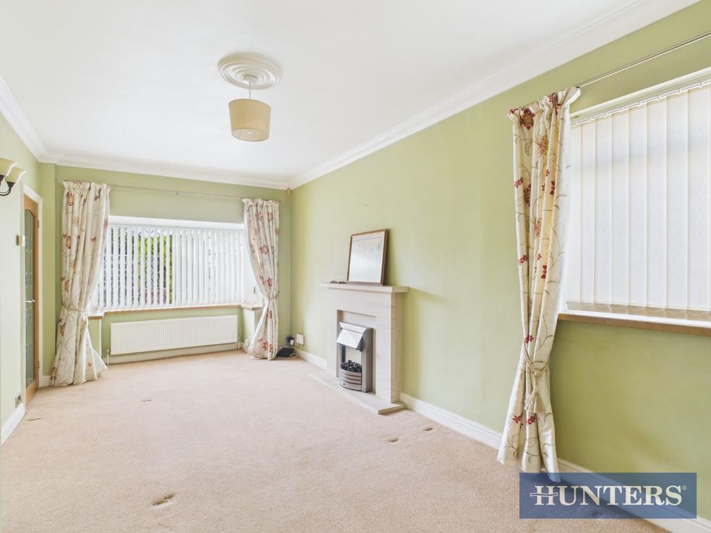 Property photo 3 of 18 Living Room