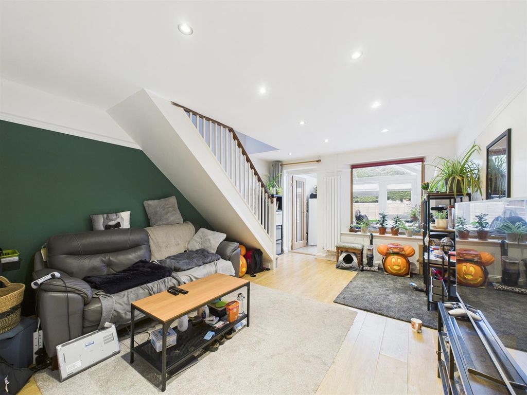 Property photo 3 of 13 Cam01118G0-Pr0346-Still003.Jpg