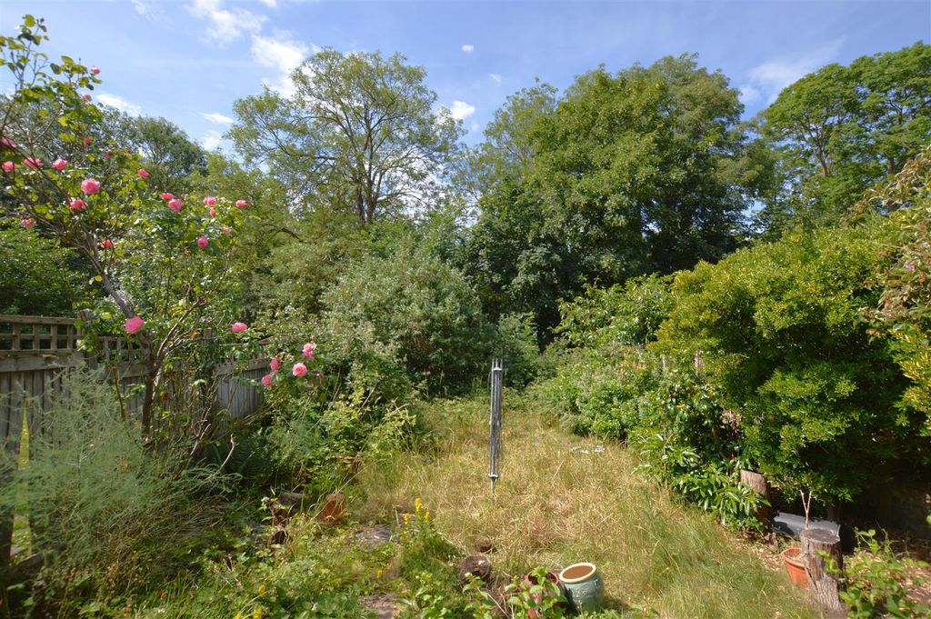 Property photo 3 of 11 33 Lyndhurst Avenue Garden.Jpg
