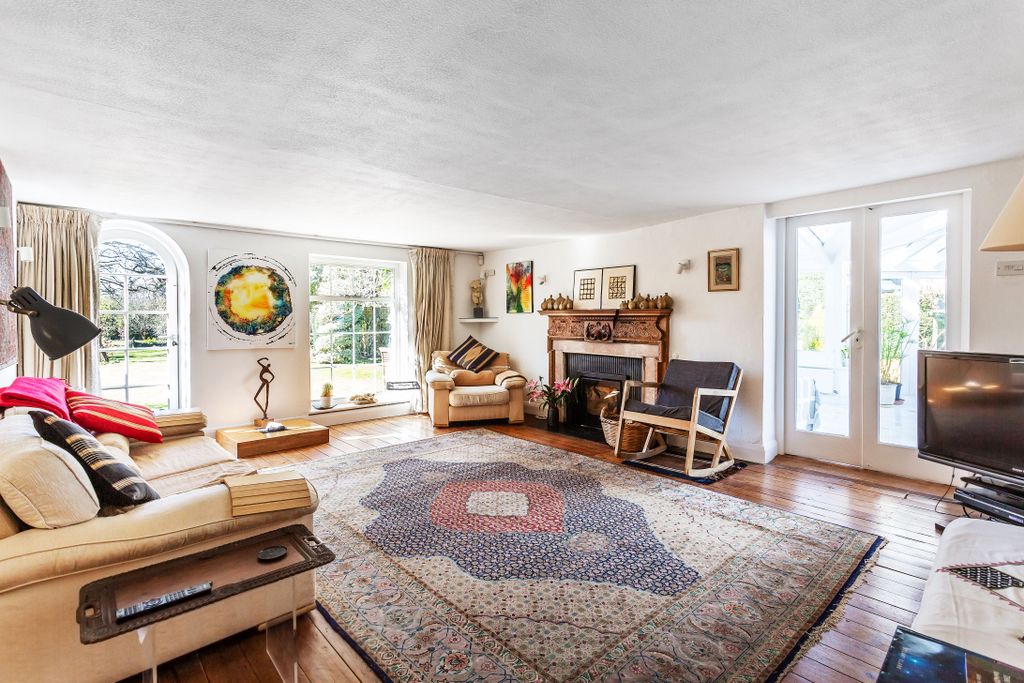 Property photo 2 of 23