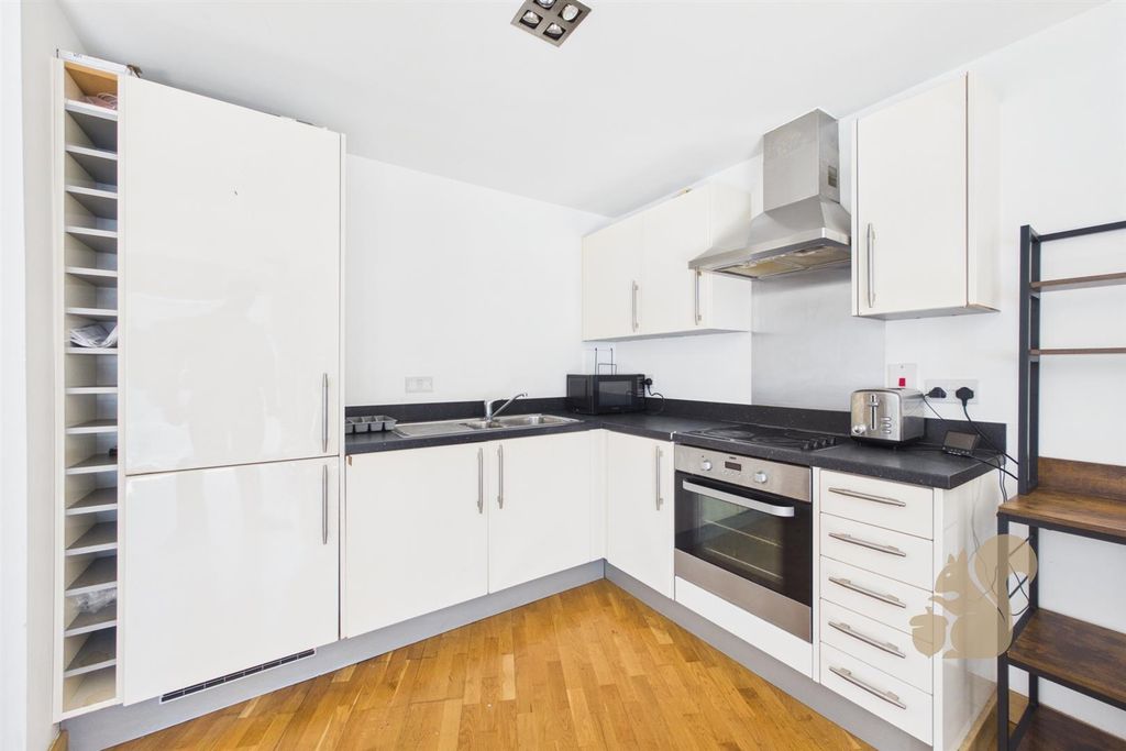 Property photo 2 of 8 Cam01254G0-Pr0488-Still007.Jpg