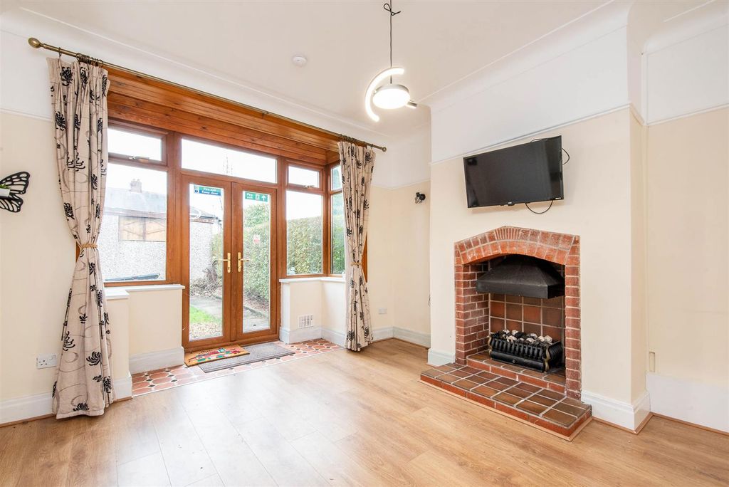 Property photo 3 of 19 Dining Room