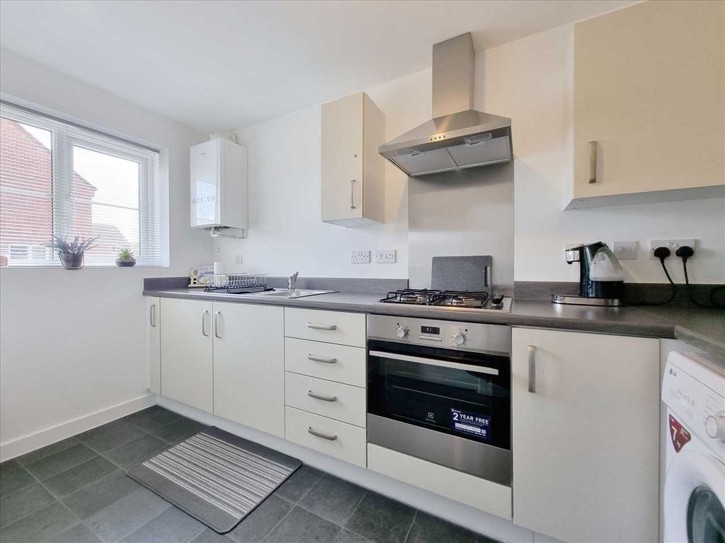 Property photo 2 of 9 Kitchen: