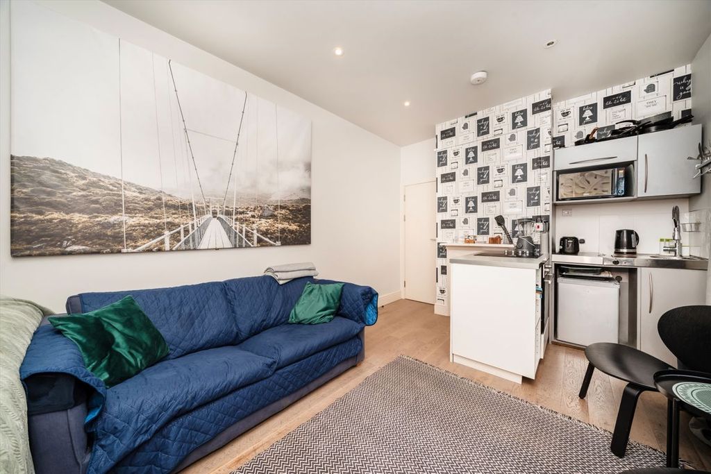 Property photo 1 of 3