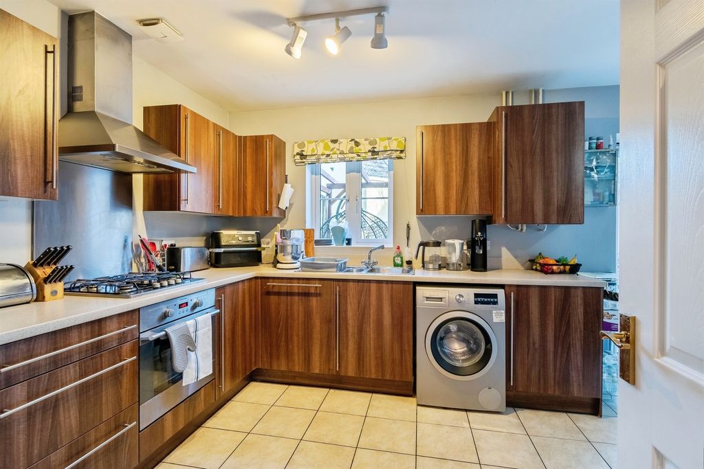 Property photo 2 of 22