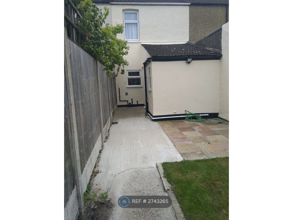 Property photo 2 of 12 Rear 1