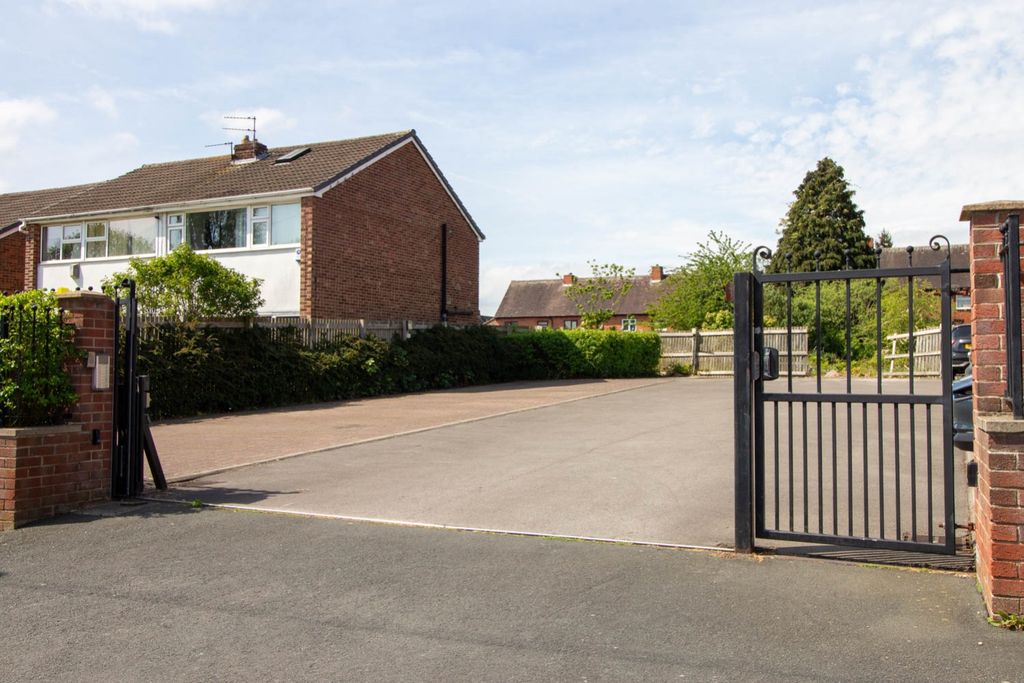 Property photo 3 of 16 Adam Hendry Ewemove Estate And Lettings Agent In M