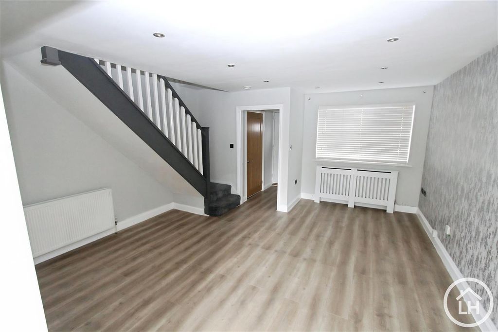 Property photo 2 of 12 Lounge