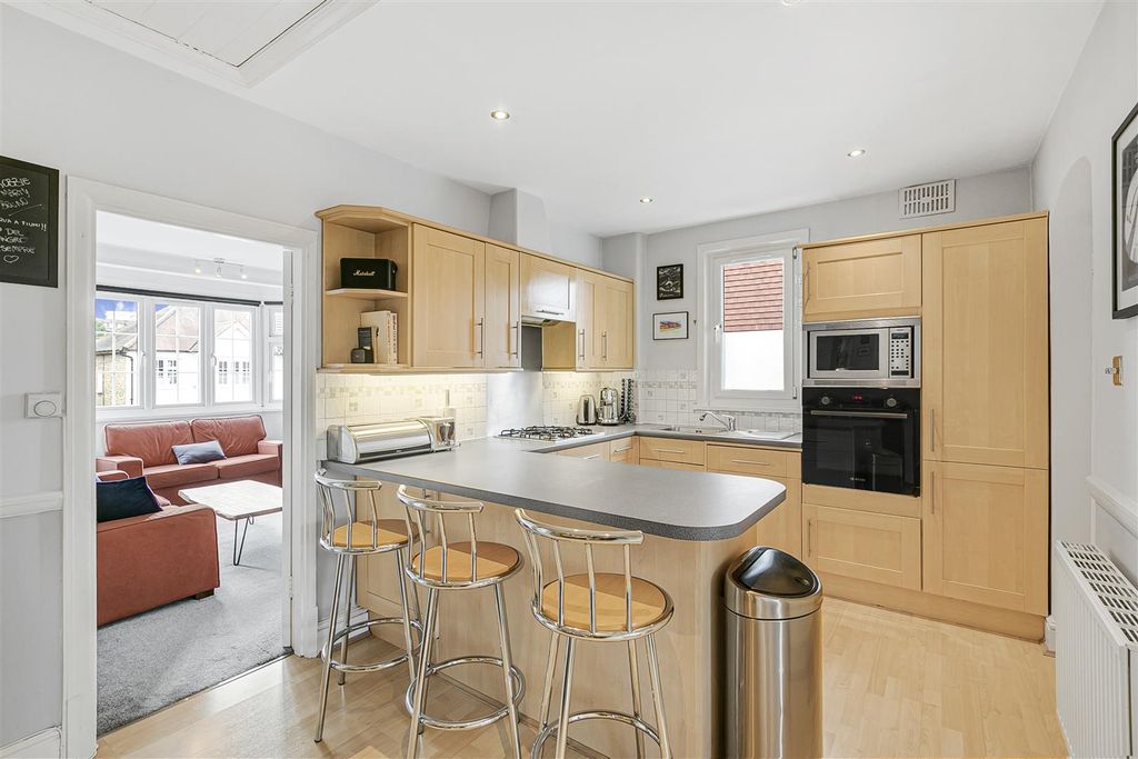 Property photo 2 of 19