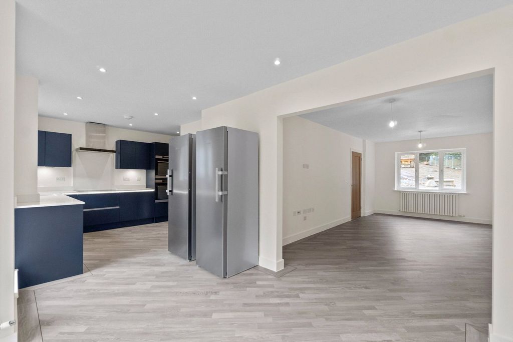 Property photo 3 of 19 Example