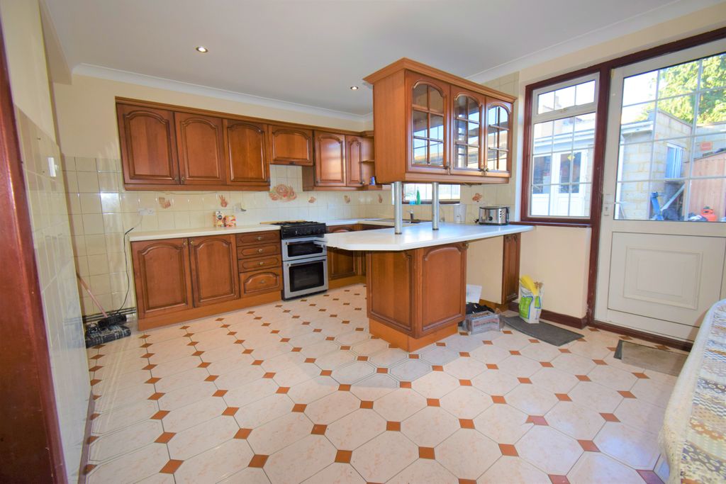 Property photo 1 of 12 Kitchen