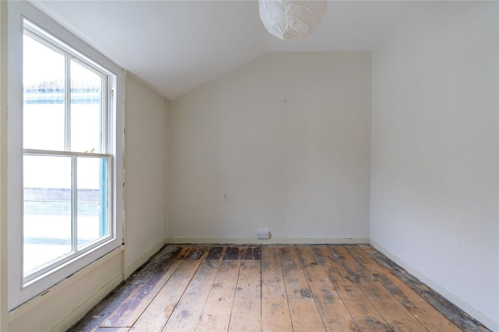 Property photo 2 of 8 Picture No. 20