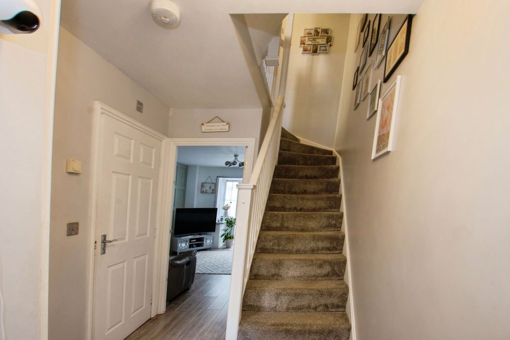 Property photo 2 of 20 Hallway