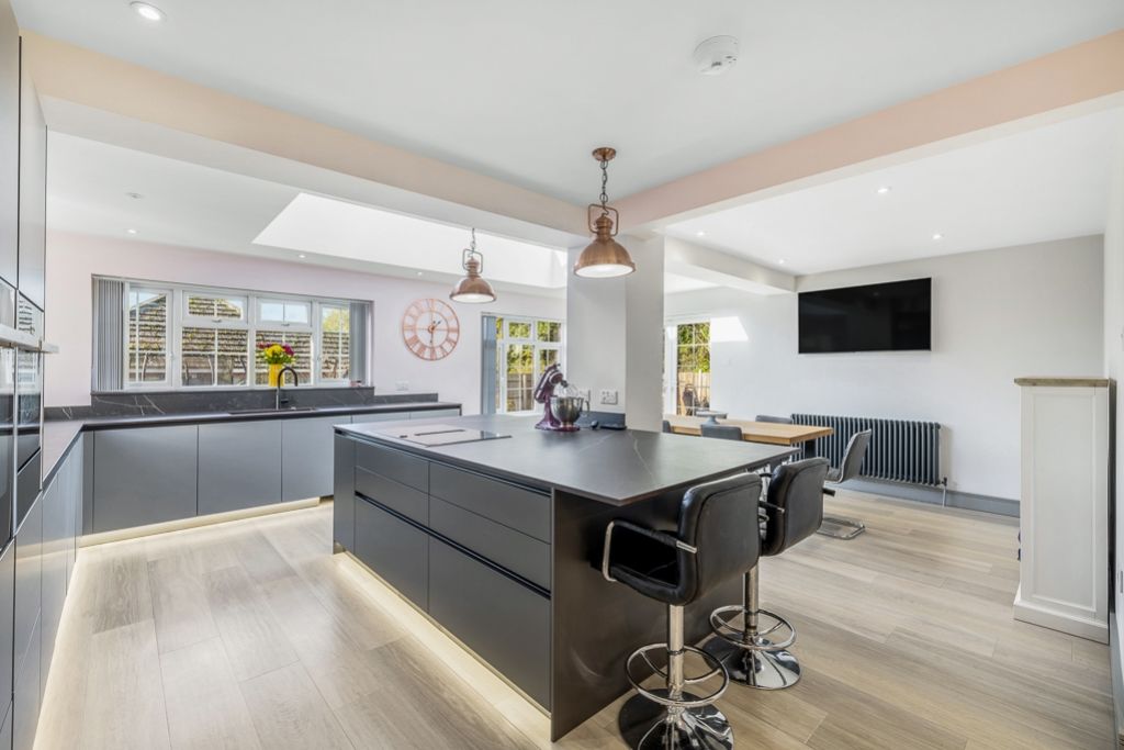 Property photo 2 of 29 Kirkmede (Boston)-15