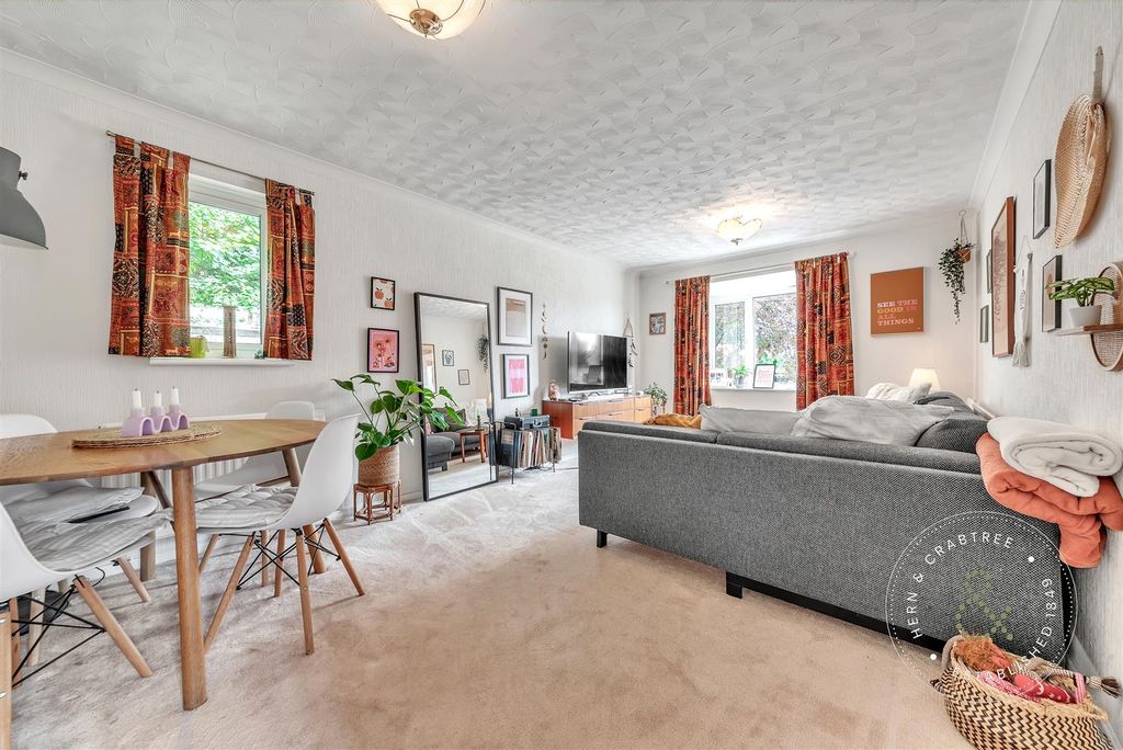 Property photo 2 of 25 Alderwood-Close-09.Jpg