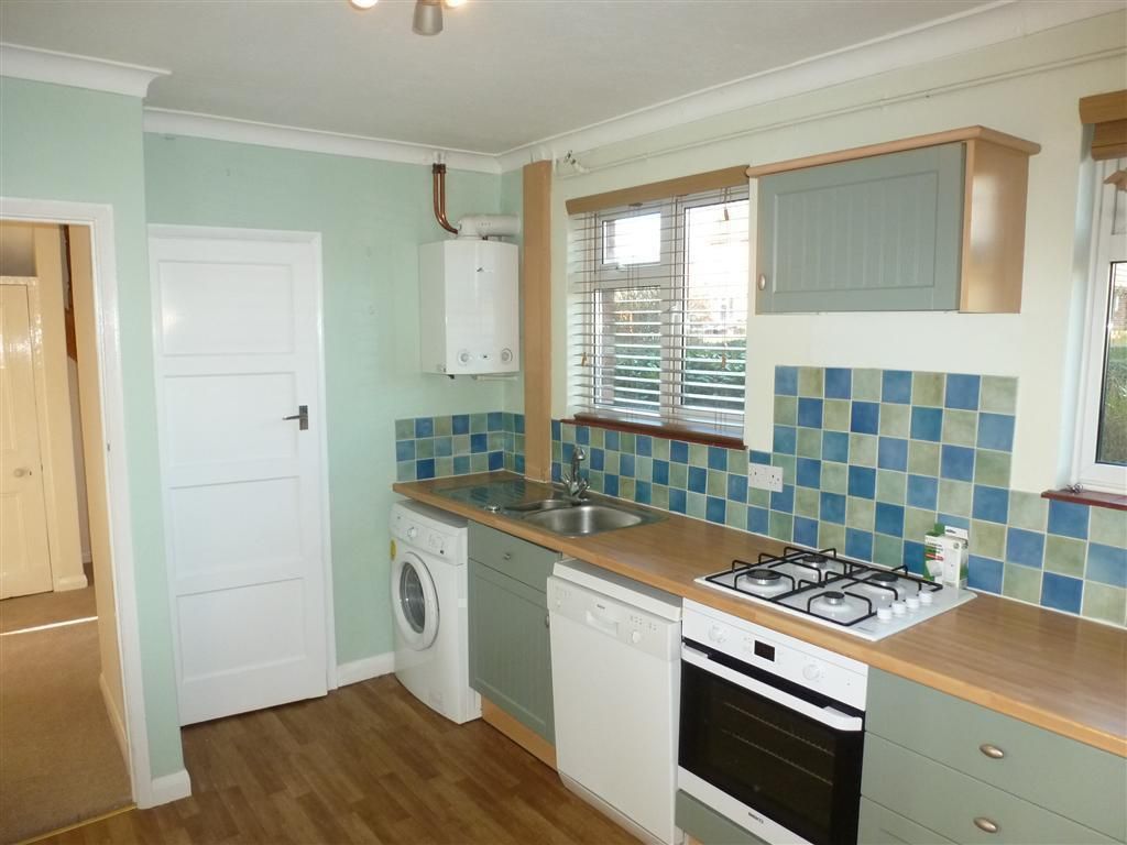 Property photo 3 of 10 Kitchen