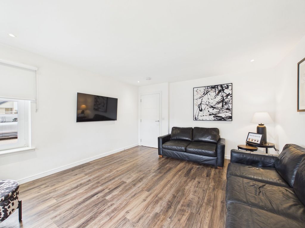 Property photo 3 of 16 Living Room