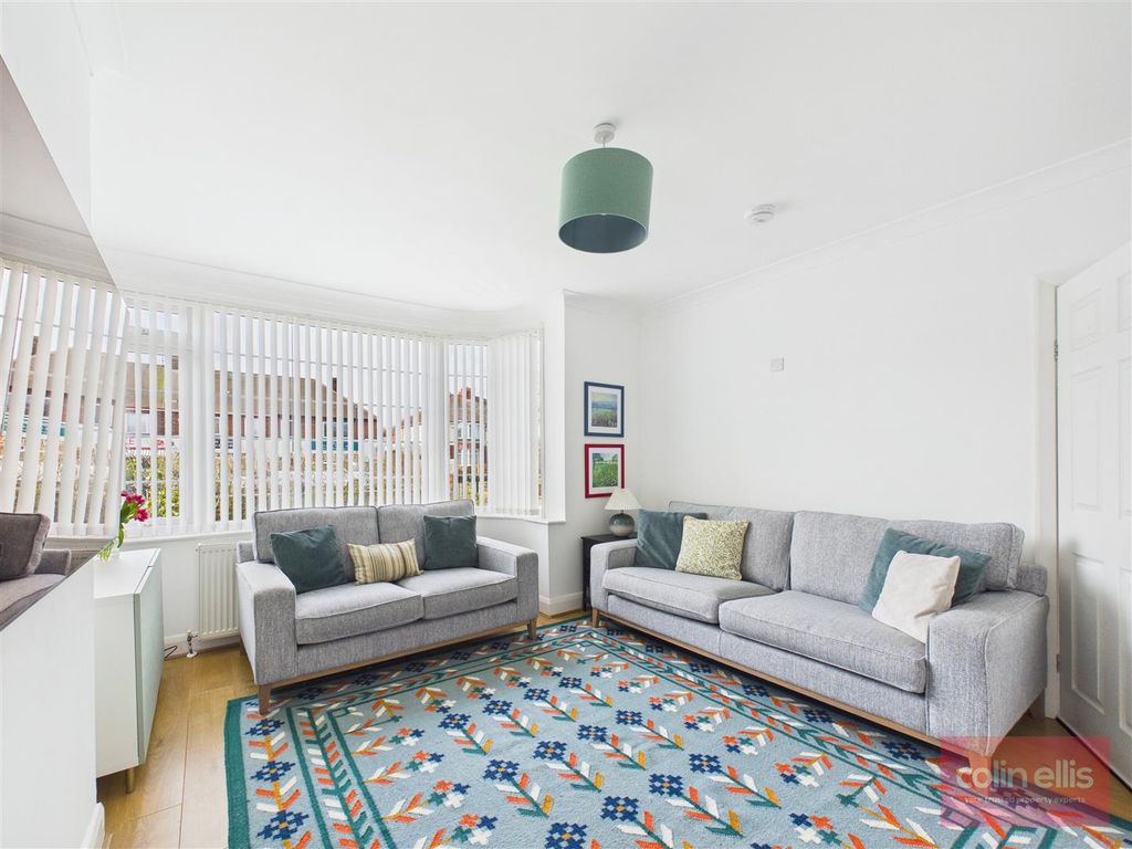 Property photo 3 of 24 Cam05075G0-Pr0303-Still024.Jpg