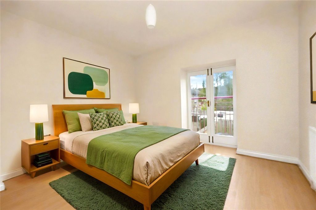 Property photo 3 of 18 Picture 3