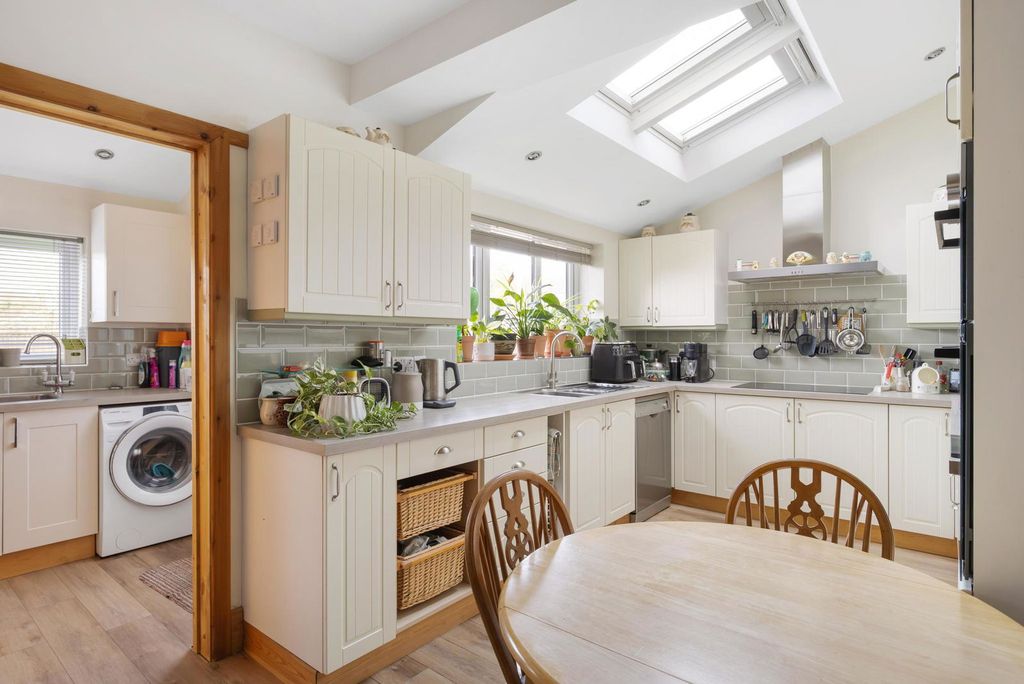 Property photo 2 of 21