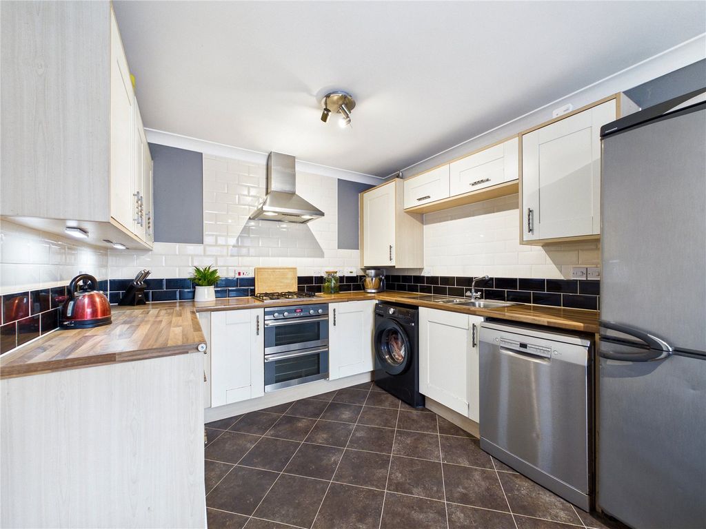 Property photo 2 of 16 Picture No. 15