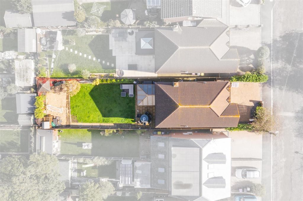 Property photo 2 of 28