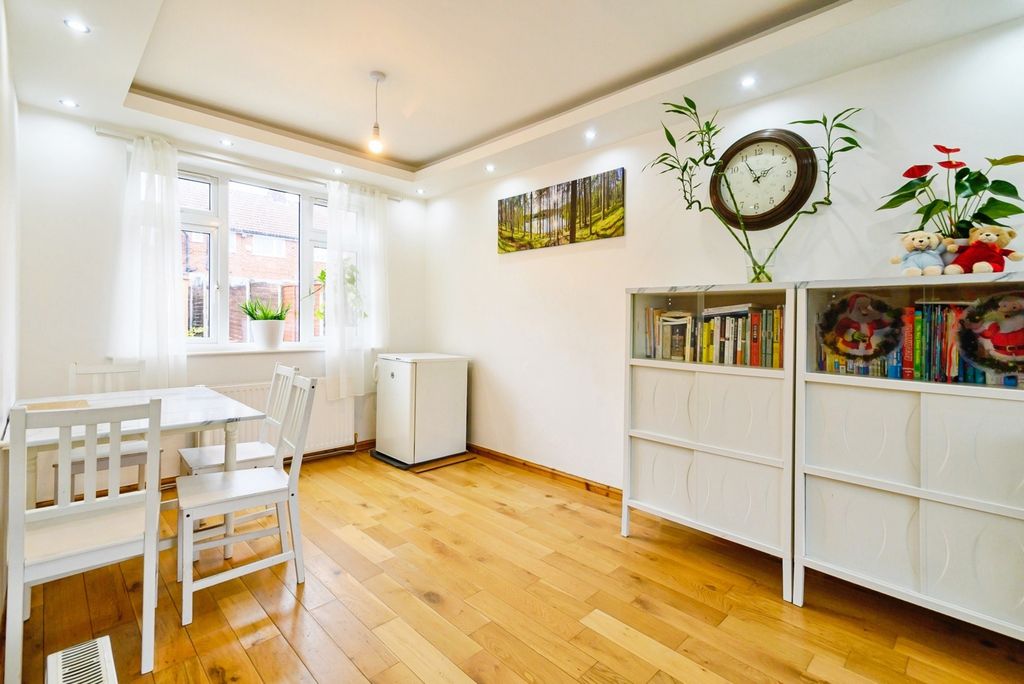 Property photo 3 of 23 Pbox-Img.Jpg