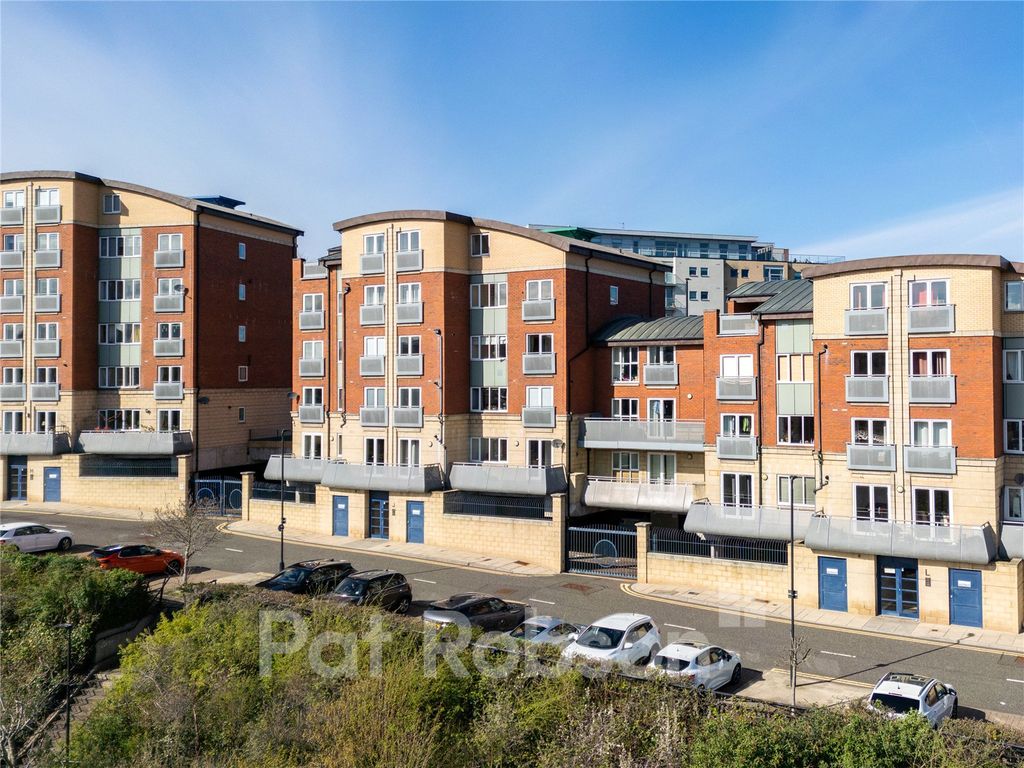 Property photo 3 of 18 Picture 3