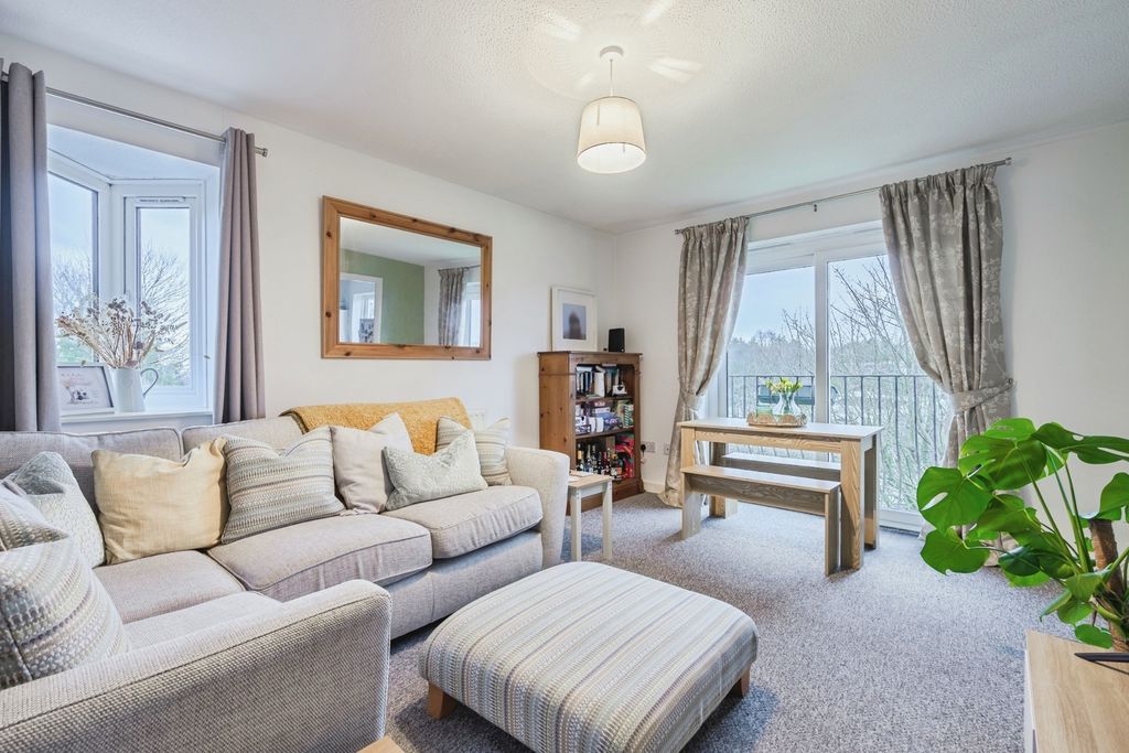 Property photo 2 of 17 Pbox-Img.Jpg