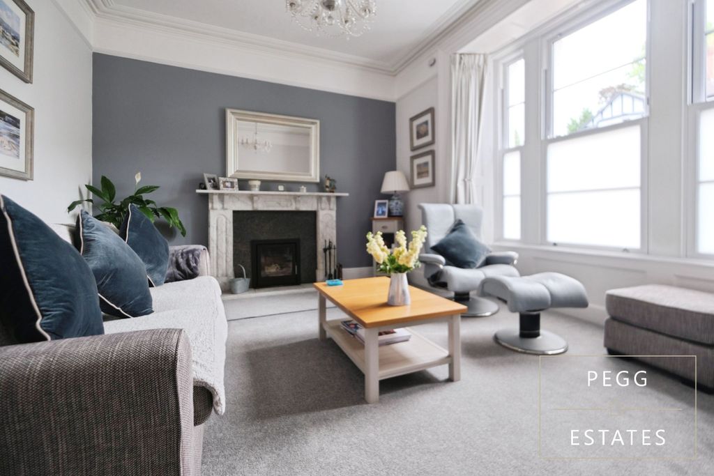 Property photo 2 of 33