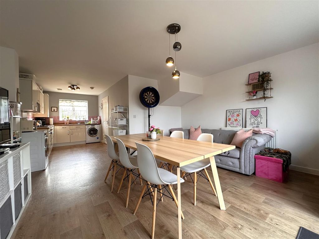 Property photo 2 of 19 Open-Plan Dining Kitchen 753