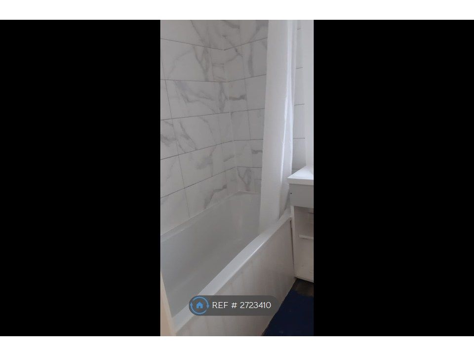 Property photo 2 of 18 Bathroom