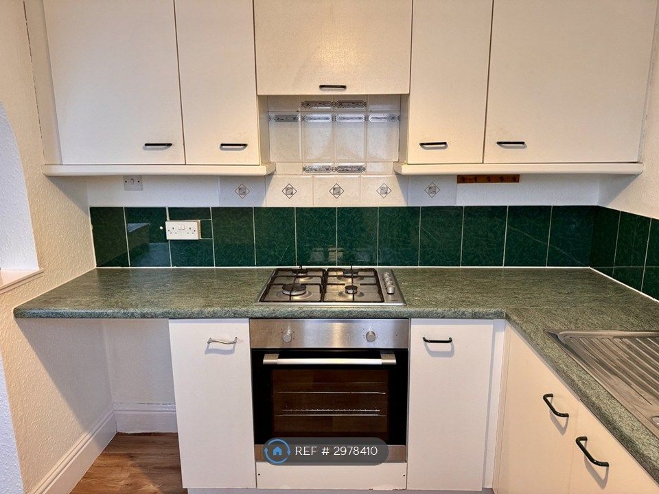 Property photo 3 of 12 Kitchen
