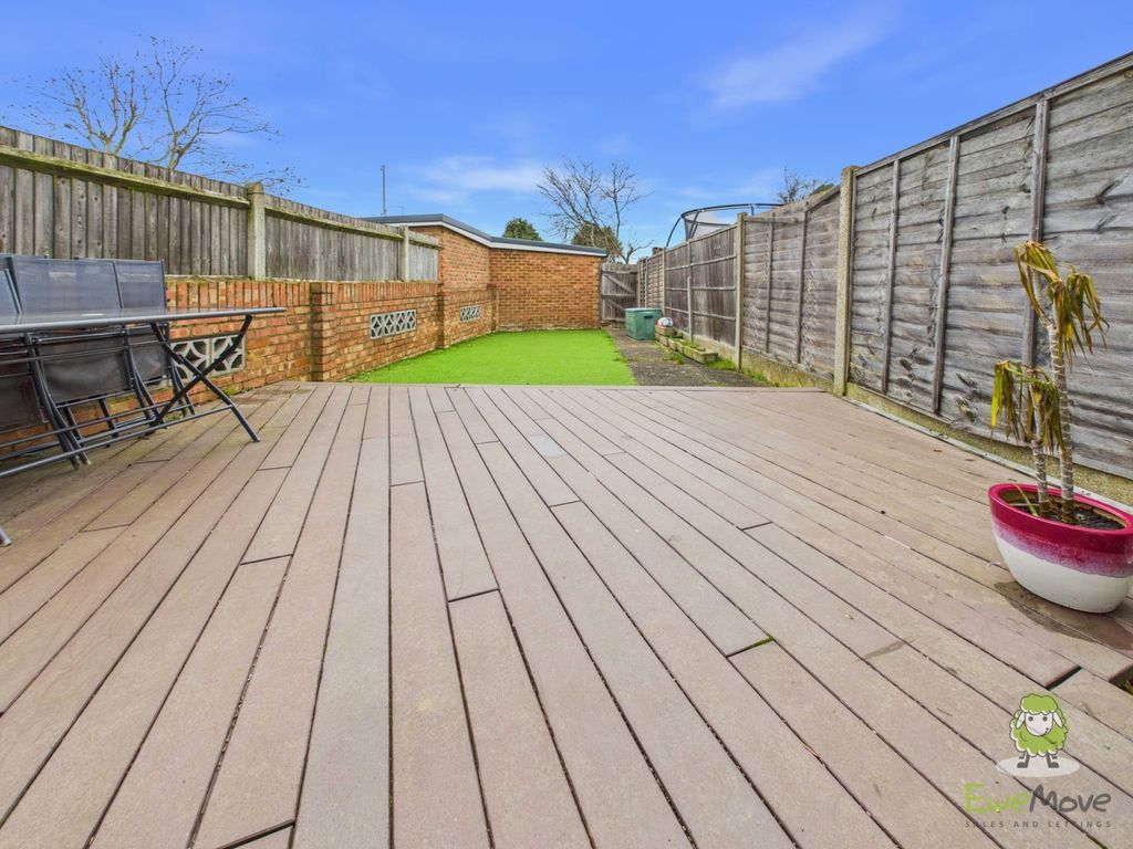 Property photo 3 of 22 Cam01543G0-Pr0173-Still007