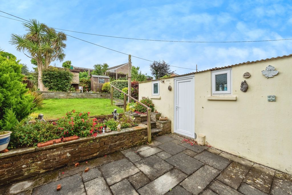 Property photo 3 of 11 Photo