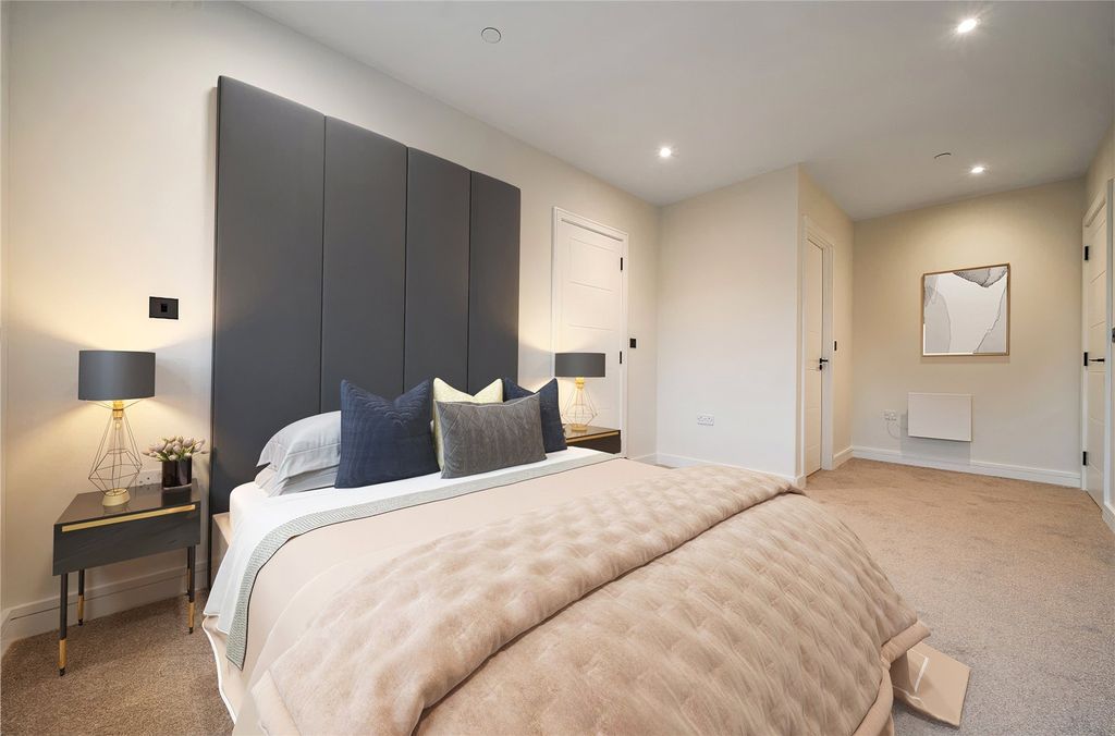 Property photo 3 of 10 Bedroom 1