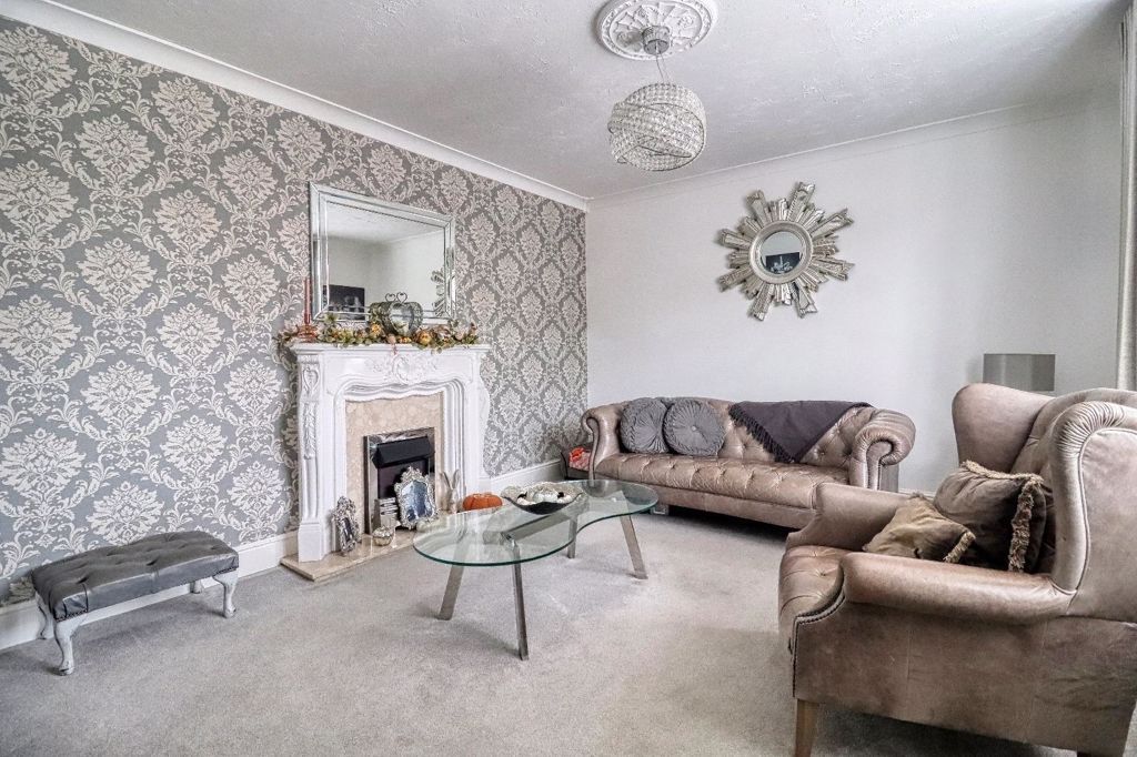 Property photo 3 of 22 Lounge