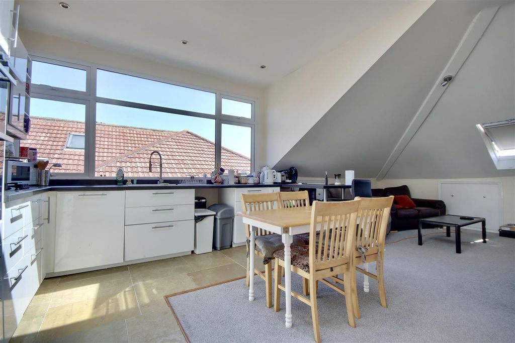 Property photo 3 of 13 928F0Ae3-Db78-46Bd-826A-B1C734A4F960_1_201_A.Jpeg