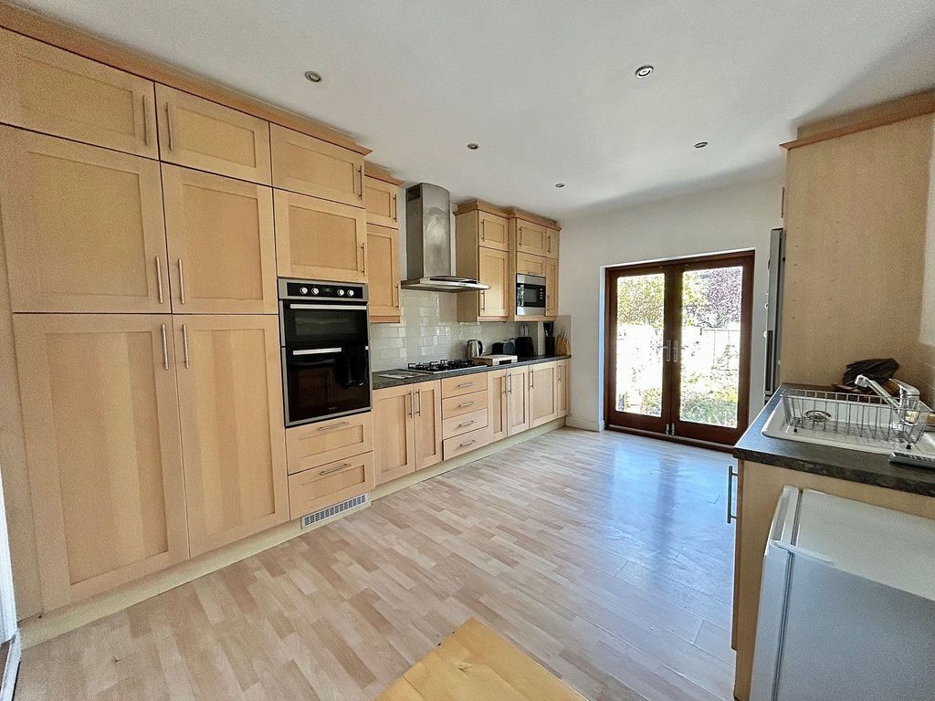 Property photo 3 of 19 Kitchen