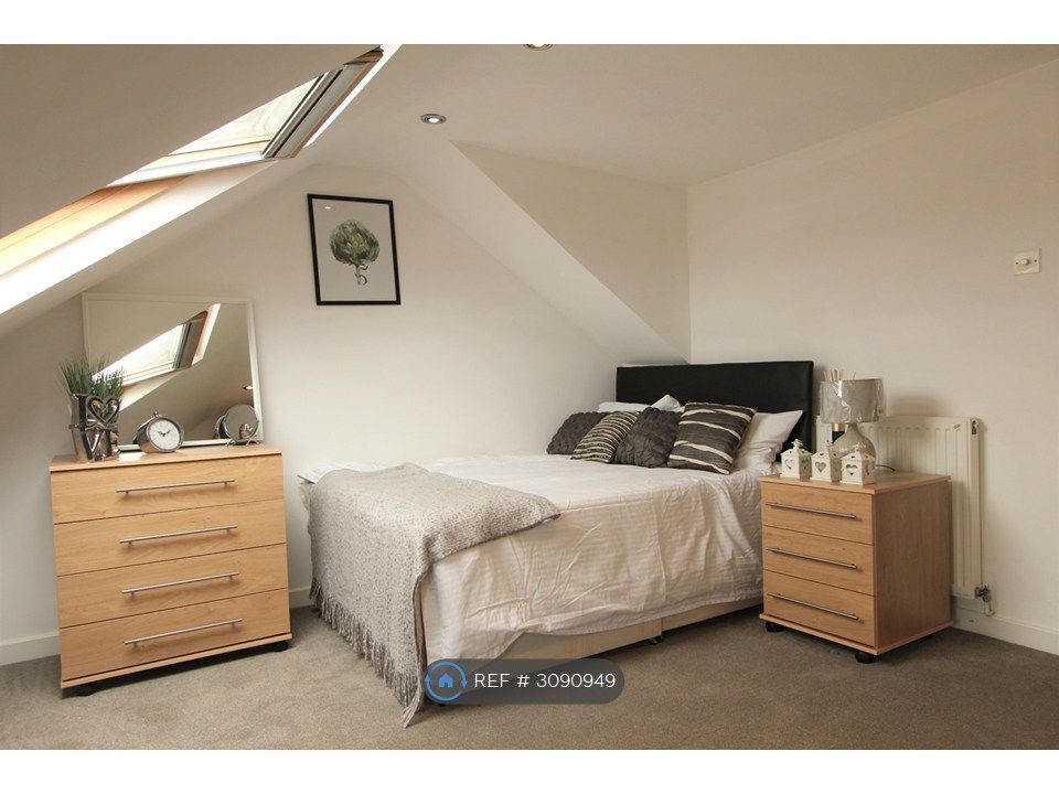 Property photo 1 of 9 Bedroom