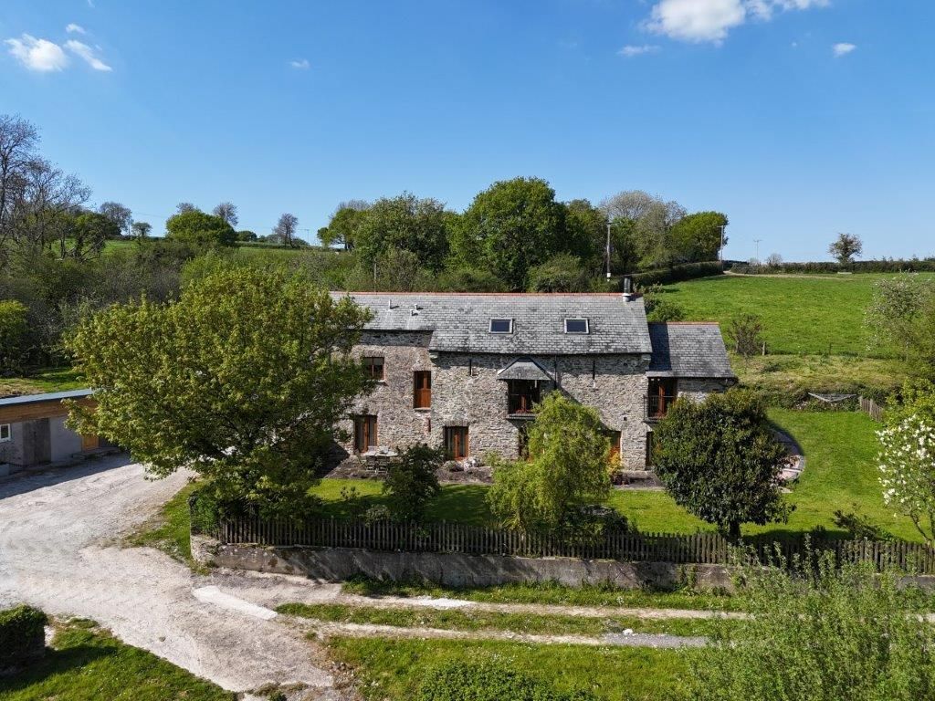 Property photo 2 of 18 The Mazzard
