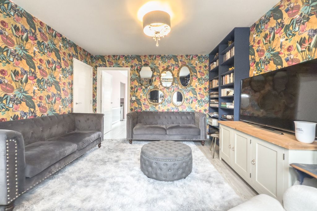 Property photo 3 of 20 4174798