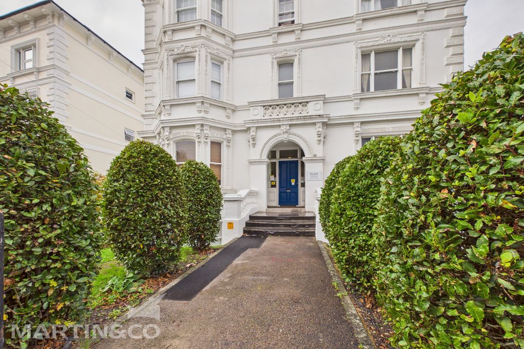 Property photo 1 of 8 Cam01953G0-Pr0129-Still008