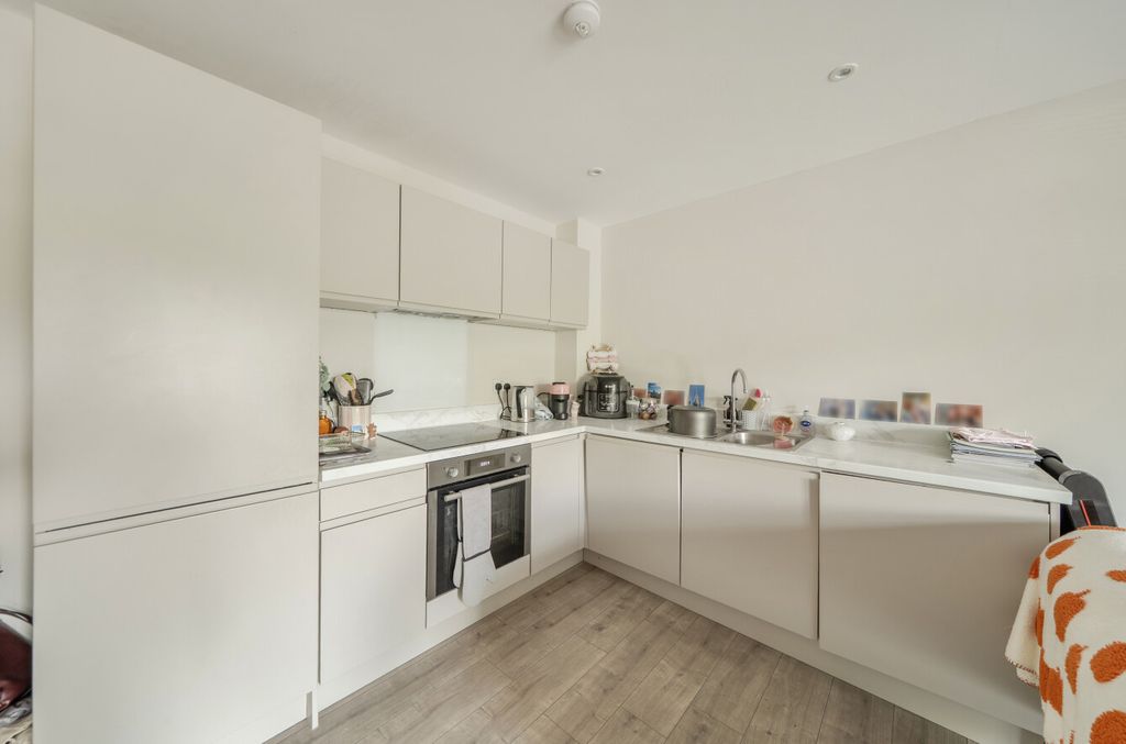 Property photo 2 of 14 Kitchen