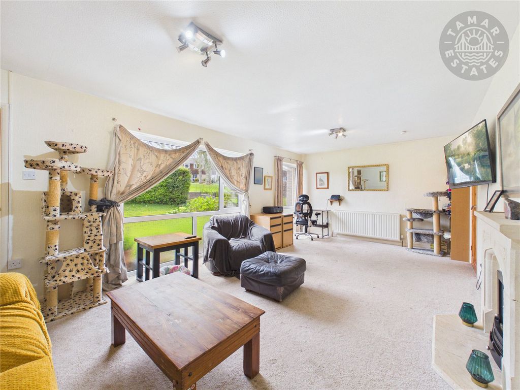 Property photo 2 of 12 Lounge/Dining Room